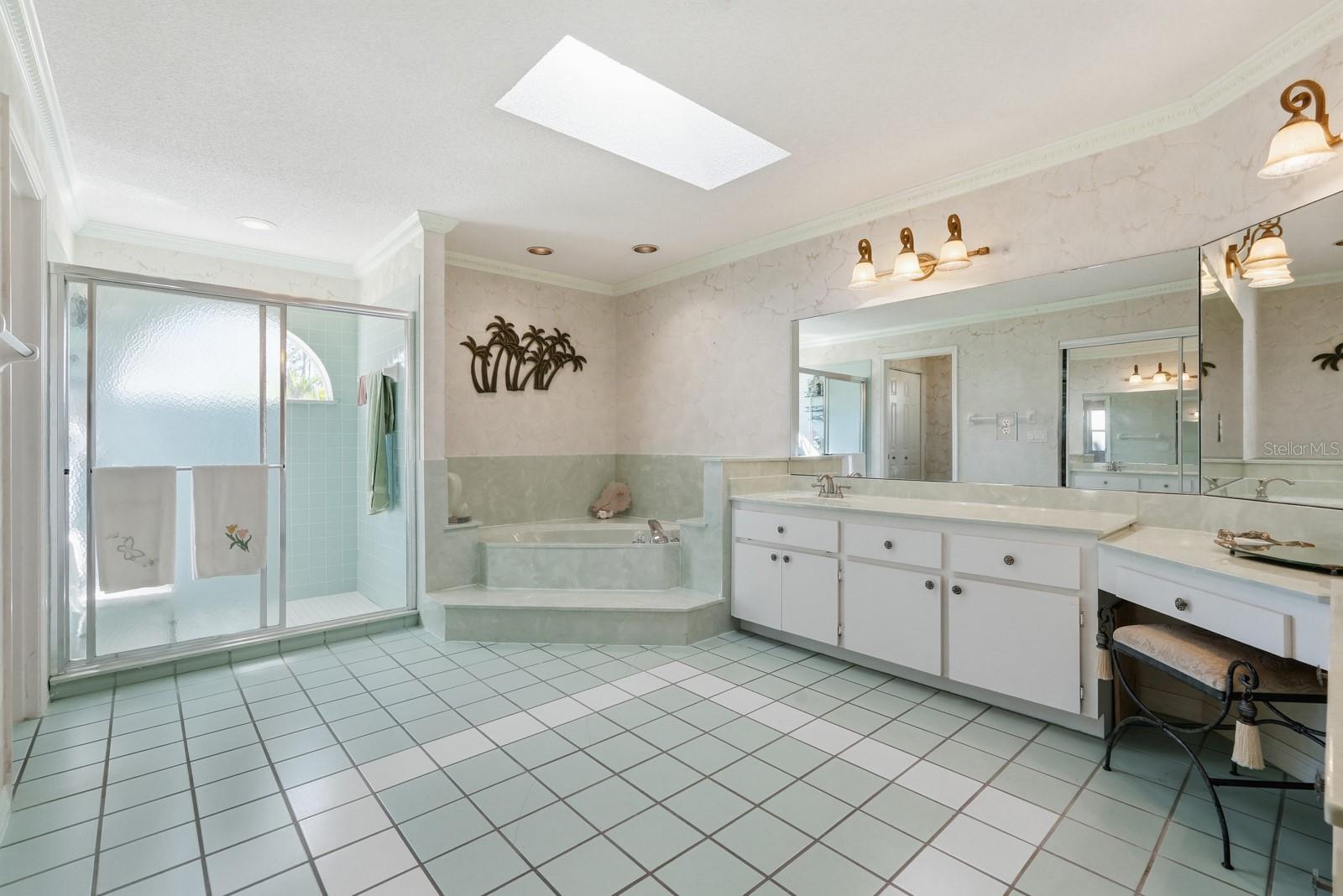 Image 29 of 49 For 33 Poinsettia Lane