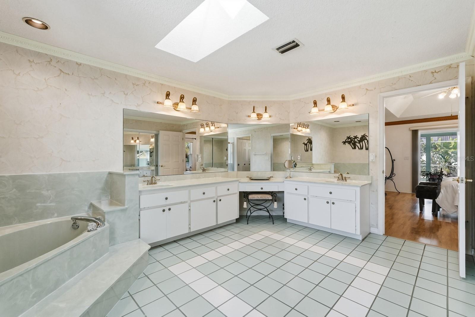 Image 30 of 49 For 33 Poinsettia Lane