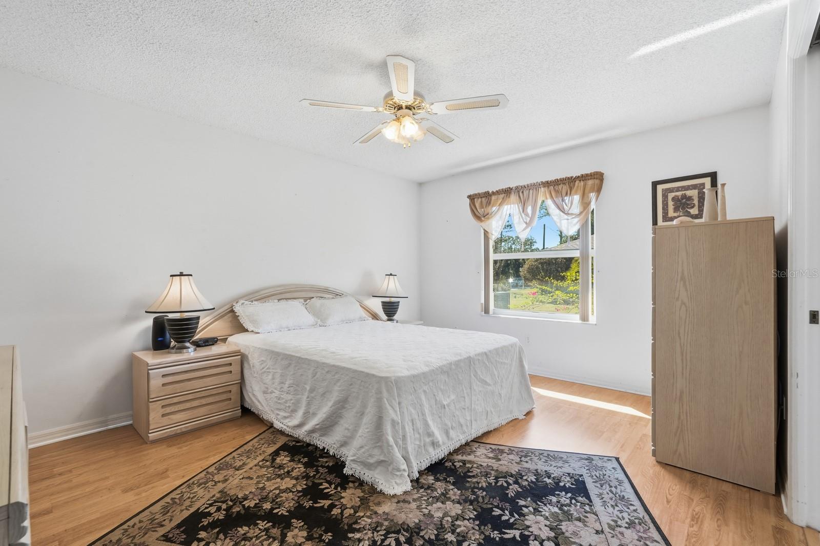 Image 33 of 49 For 33 Poinsettia Lane