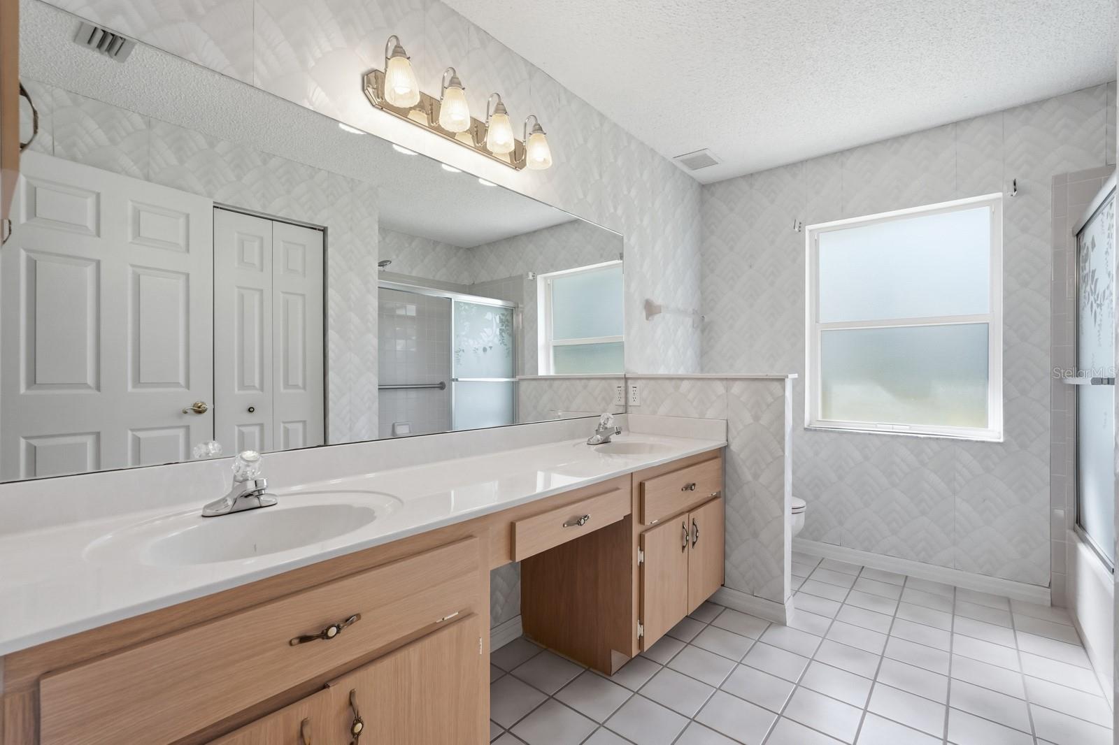 Image 38 of 49 For 33 Poinsettia Lane