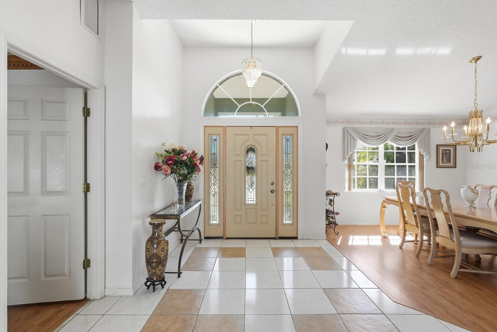 Image 7 of 49 For 33 Poinsettia Lane