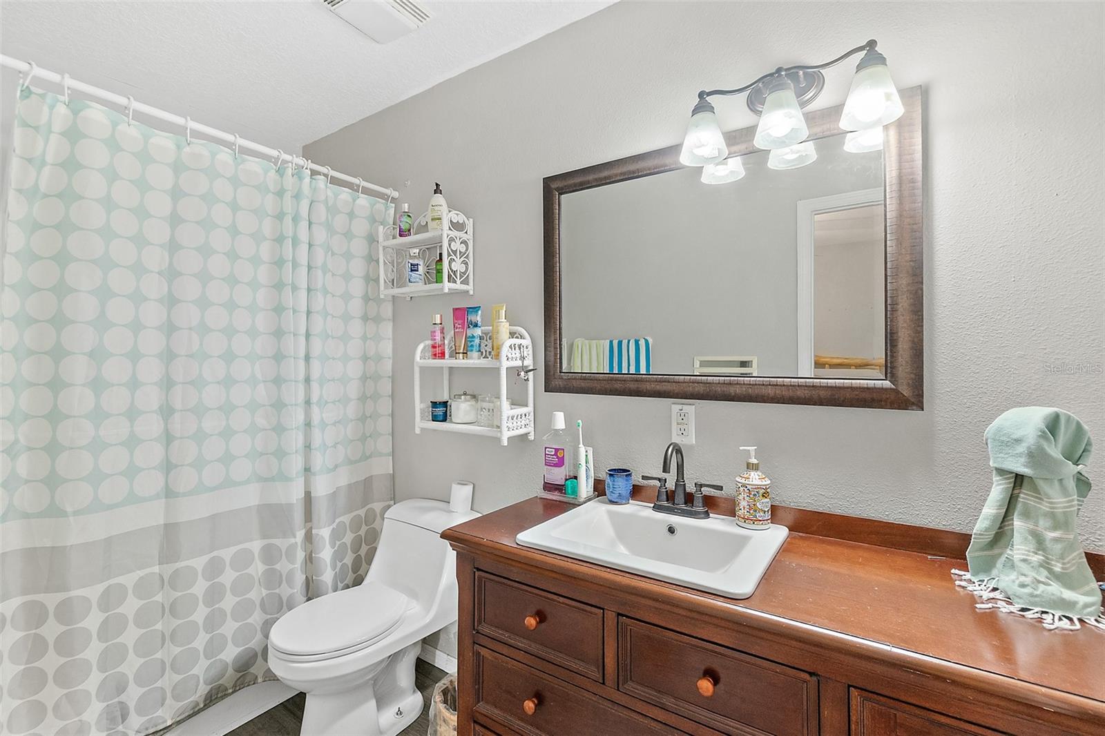 Image 12 of 52 For 405 Cherry Street