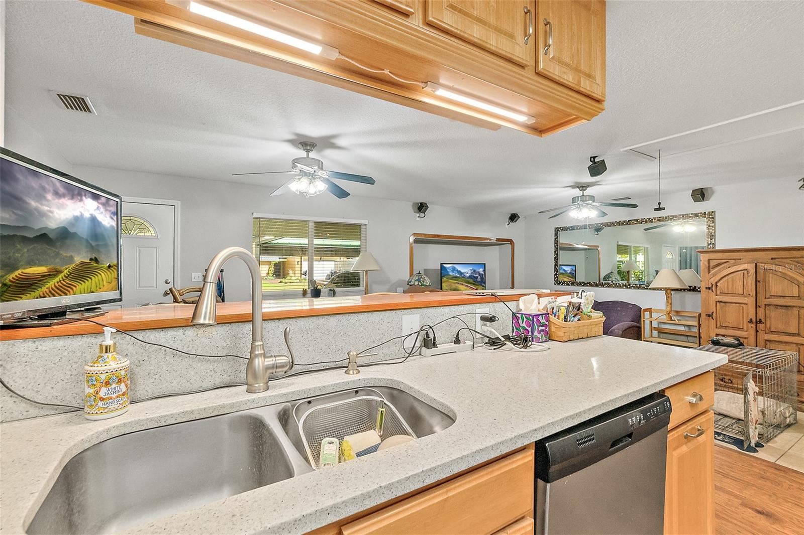 Image 22 of 52 For 405 Cherry Street