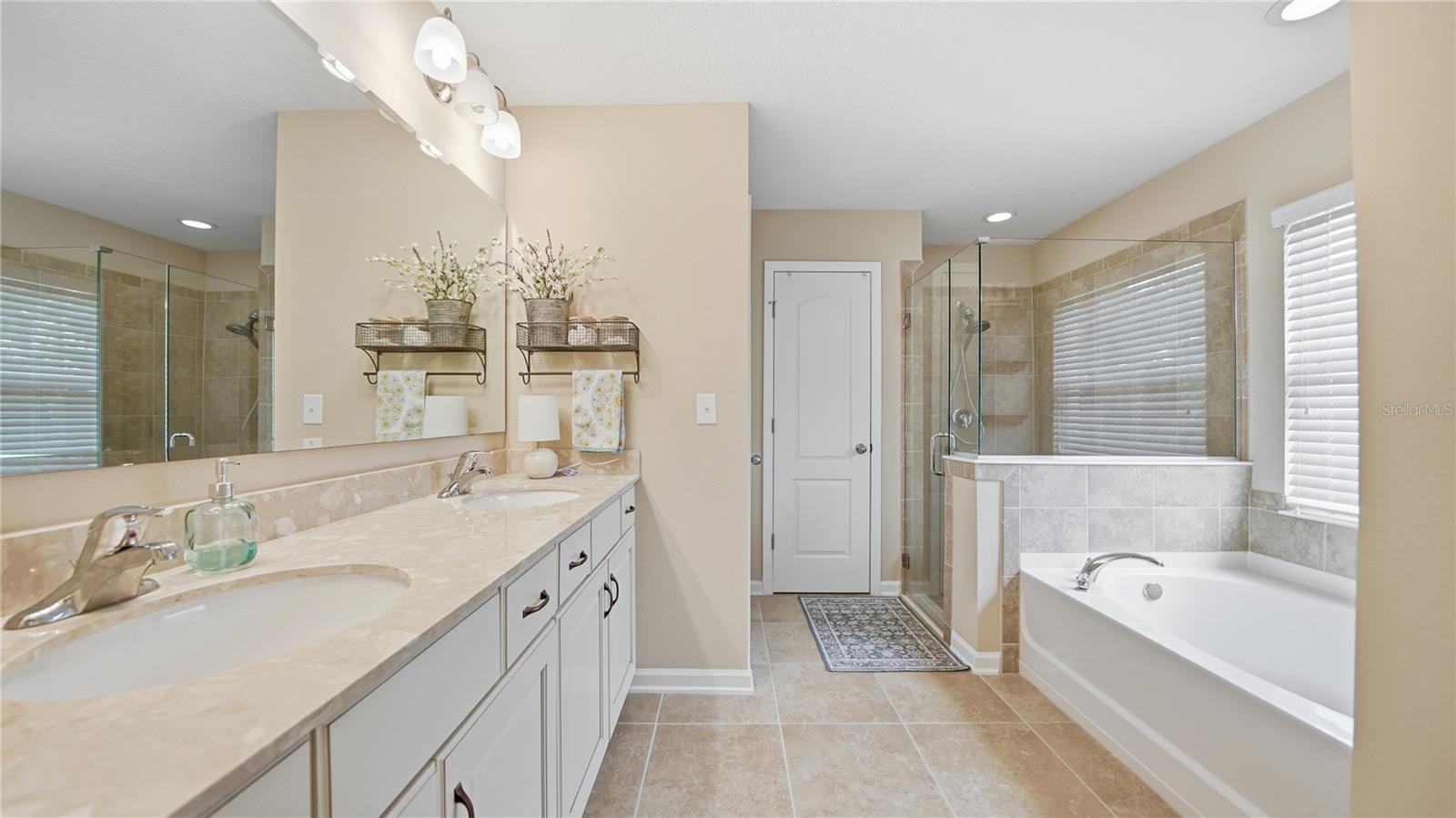 Image 14 of 45 For 20 Country Club Harbor Circle