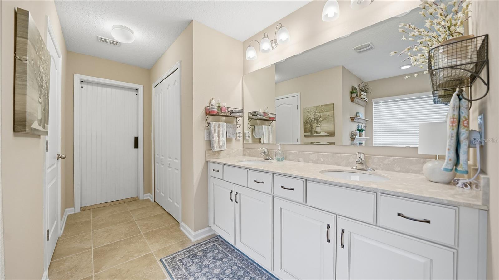 Image 15 of 45 For 20 Country Club Harbor Circle