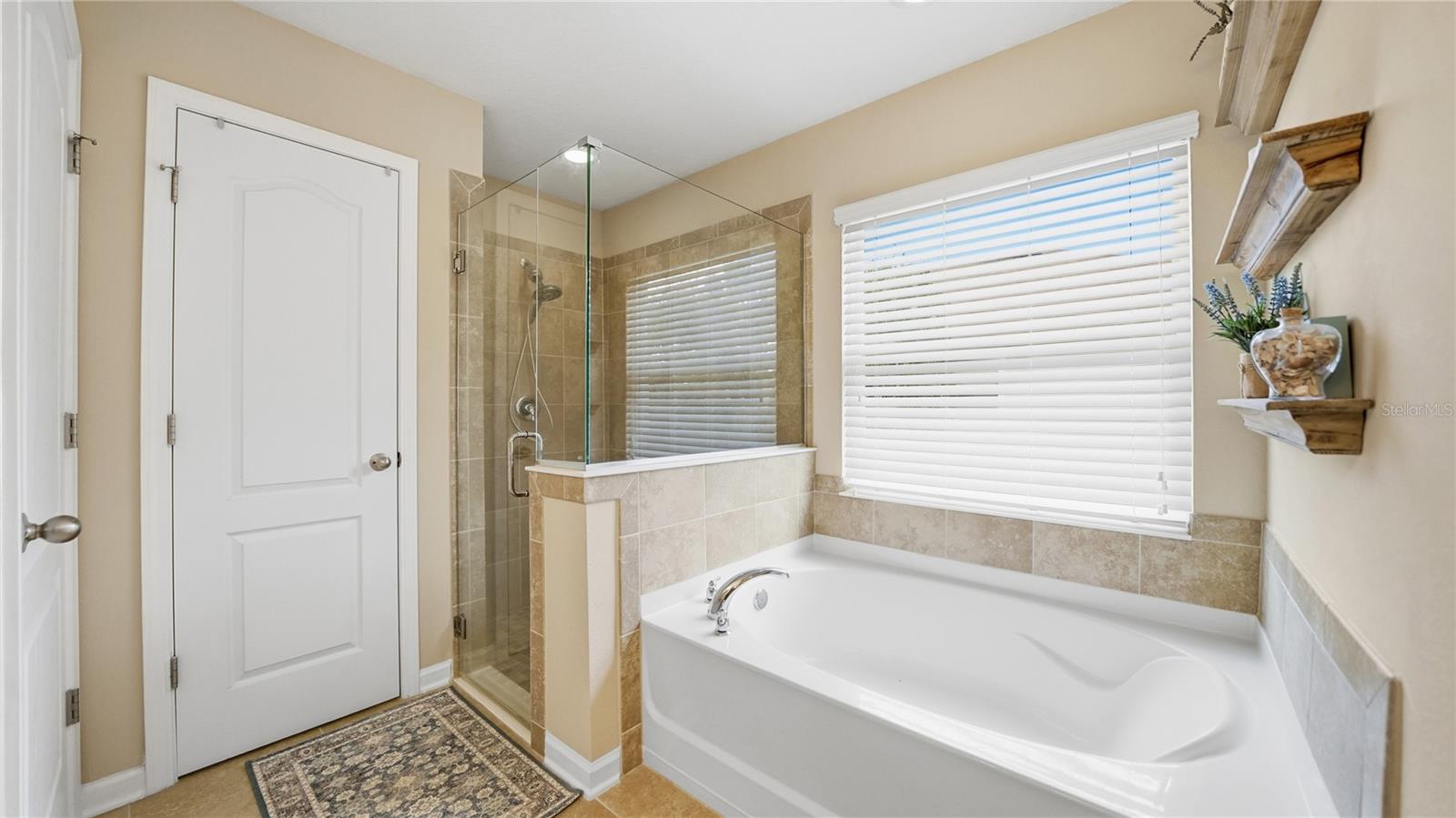 Image 16 of 45 For 20 Country Club Harbor Circle