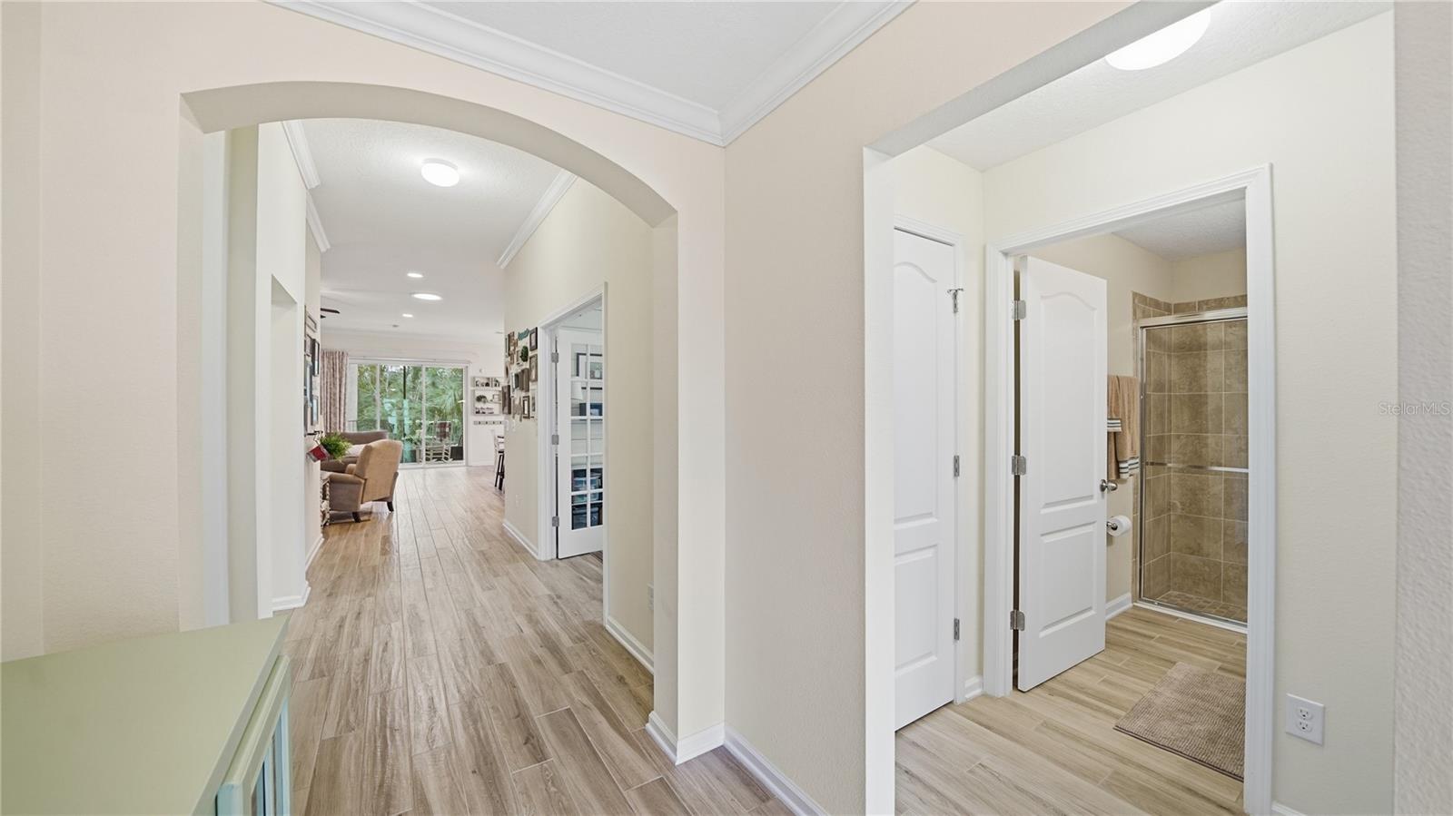 Image 20 of 45 For 20 Country Club Harbor Circle