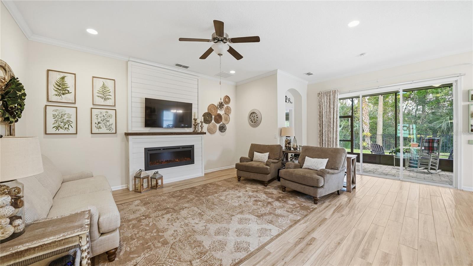 Image 3 of 45 For 20 Country Club Harbor Circle