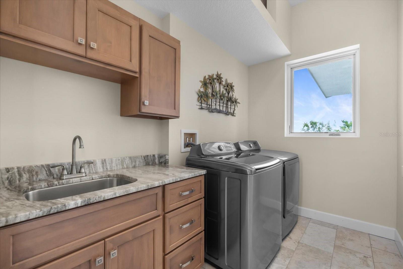 Image 24 of 89 For 2590 Palm Avenue