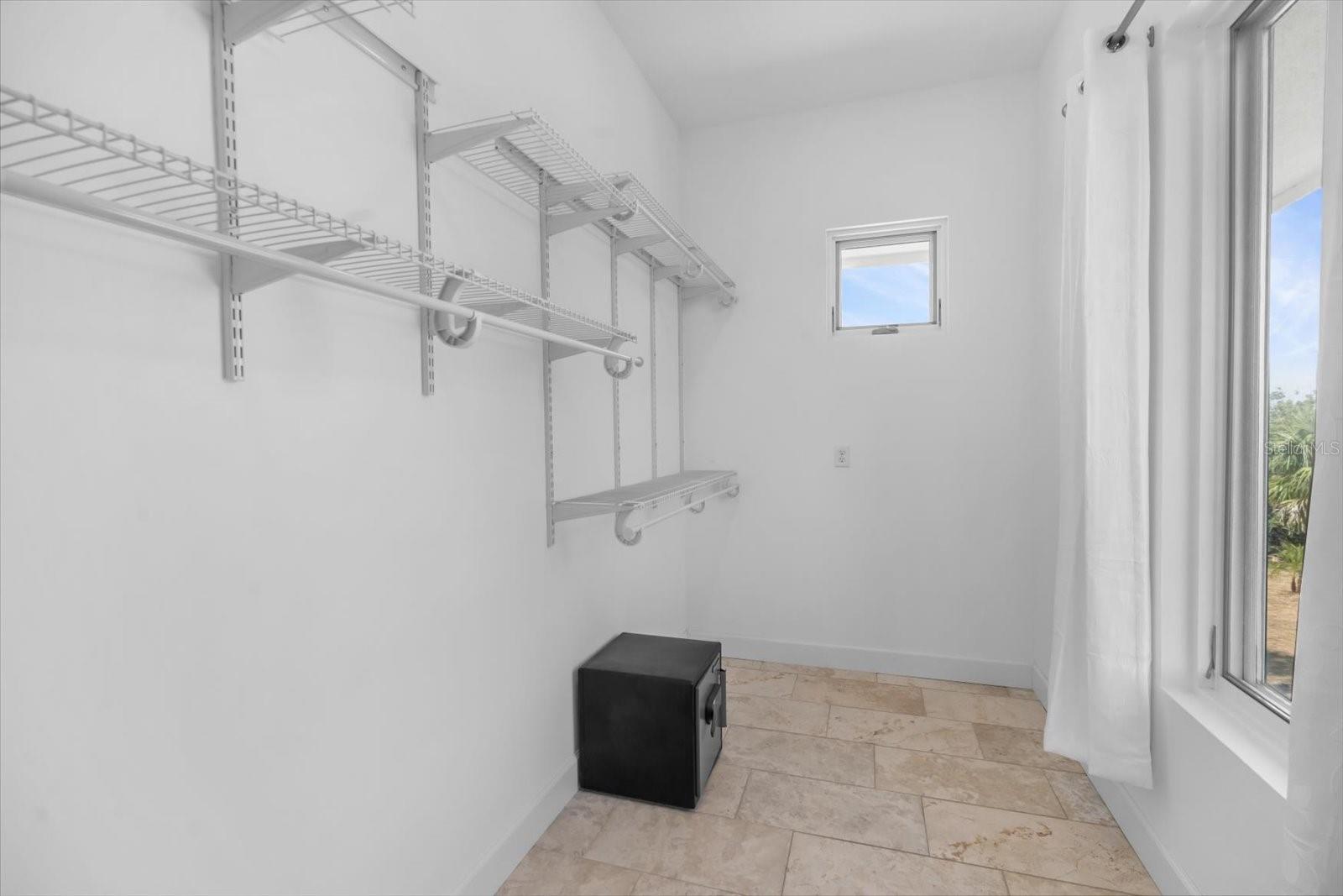 Image 30 of 89 For 2590 Palm Avenue