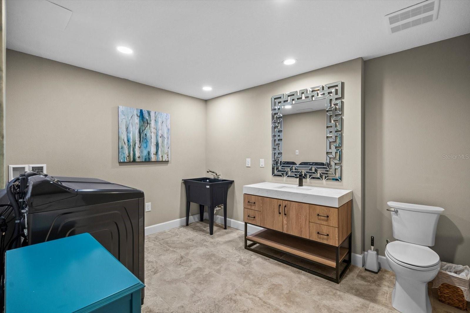 Image 42 of 89 For 2590 Palm Avenue