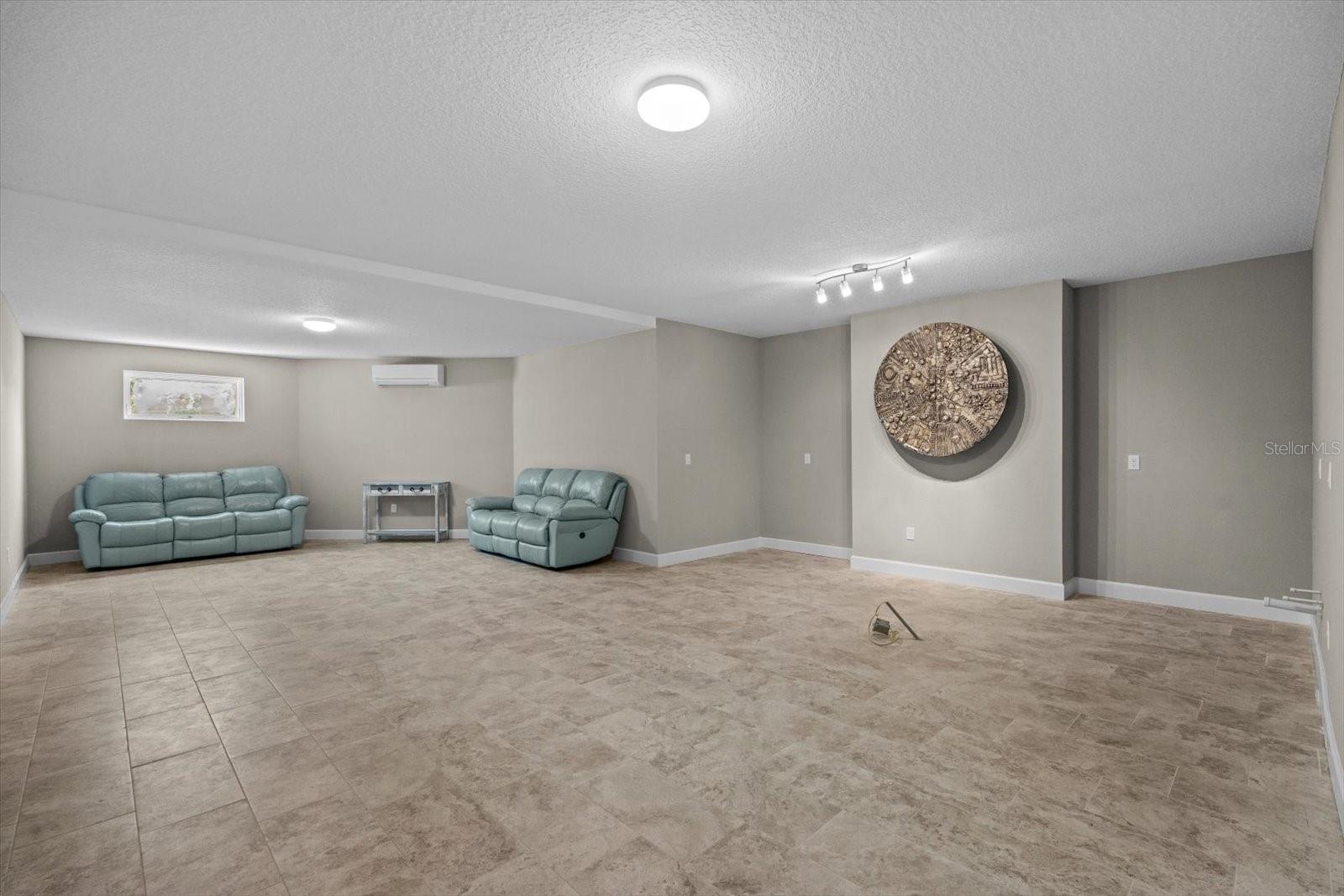 Image 46 of 89 For 2590 Palm Avenue