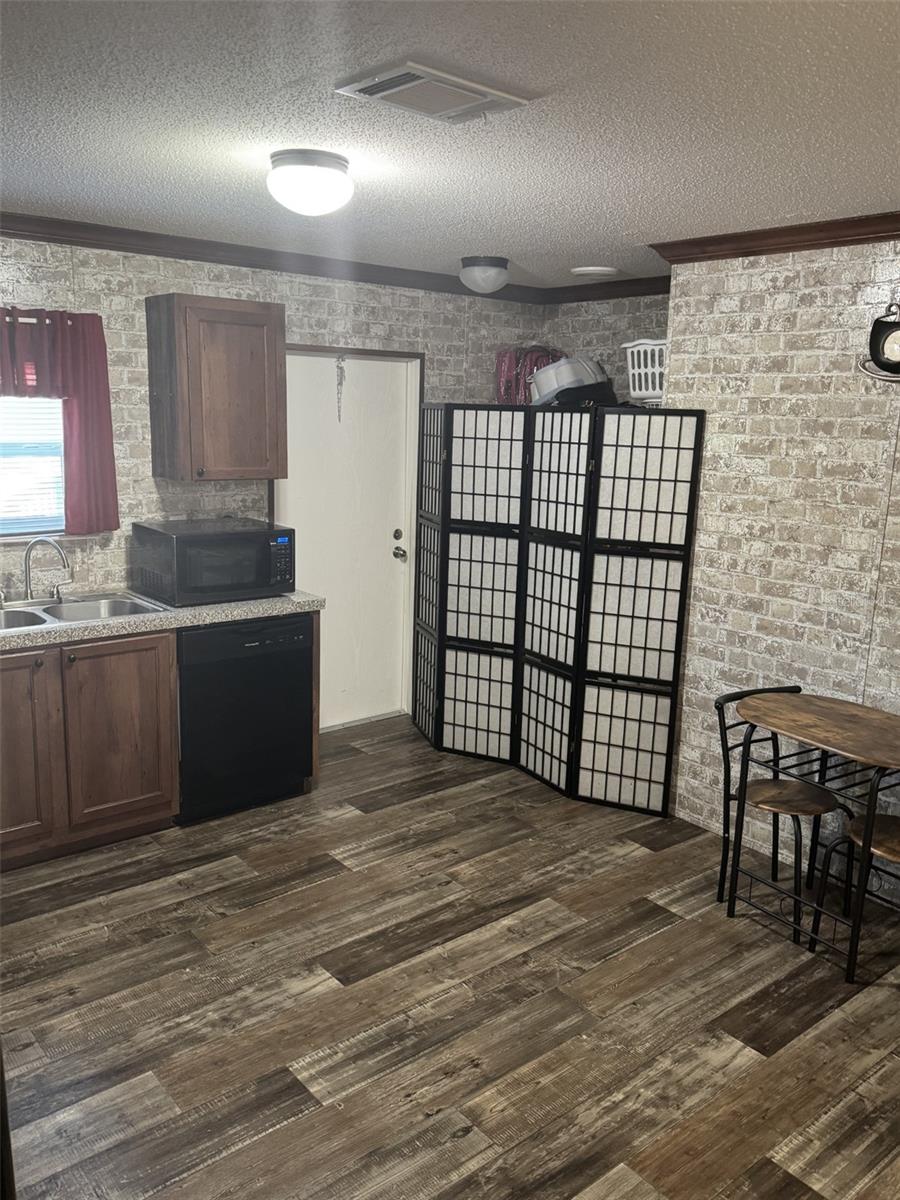 Image 11 of 52 For 1111 Avenue G