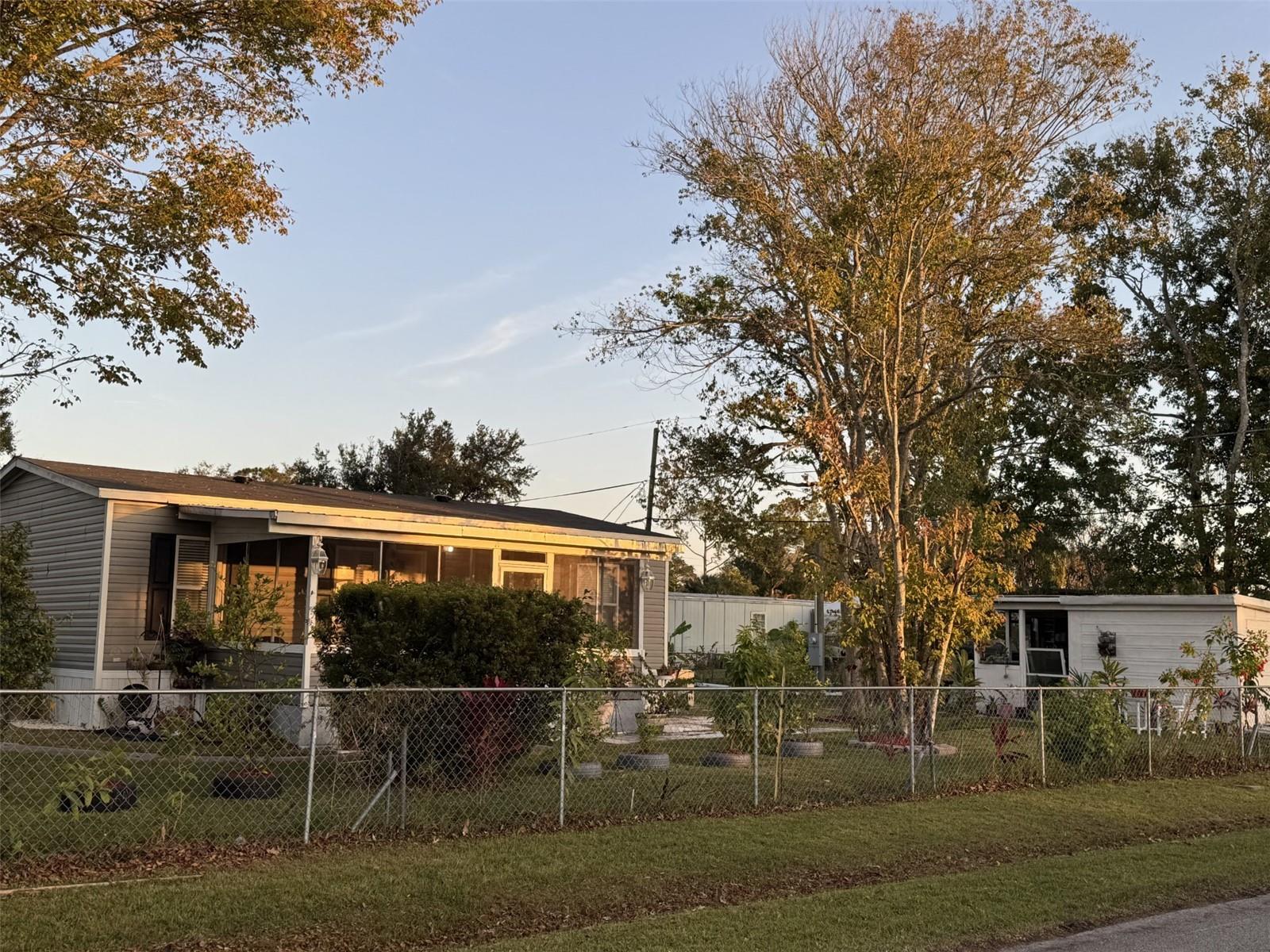 Image 2 of 52 For 1111 Avenue G