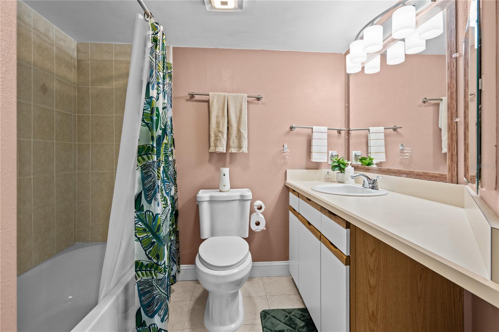 Image 12 of 36 For 1255 Ponce Island Drive 777