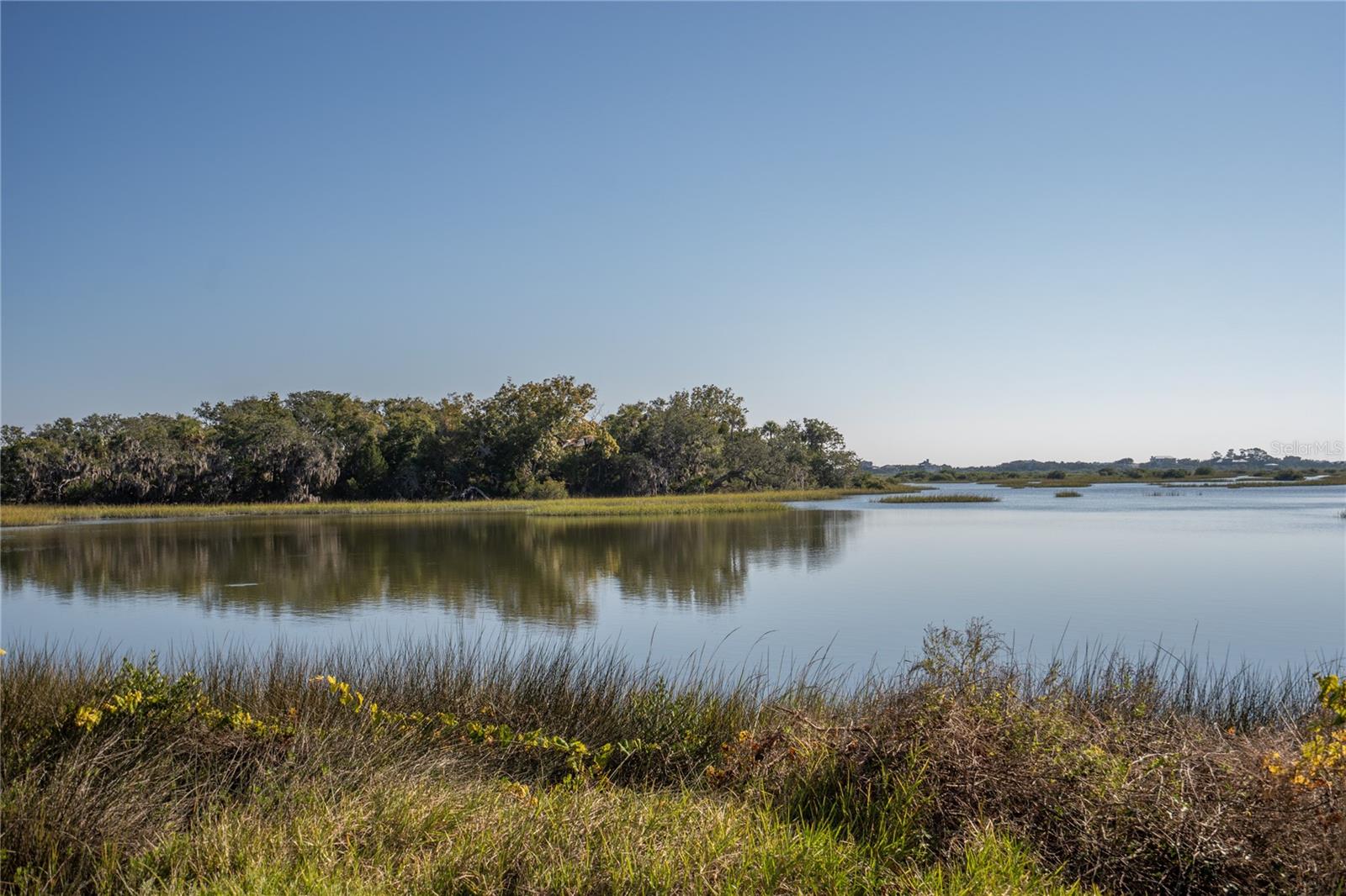 Image 28 of 36 For 1255 Ponce Island Drive 777