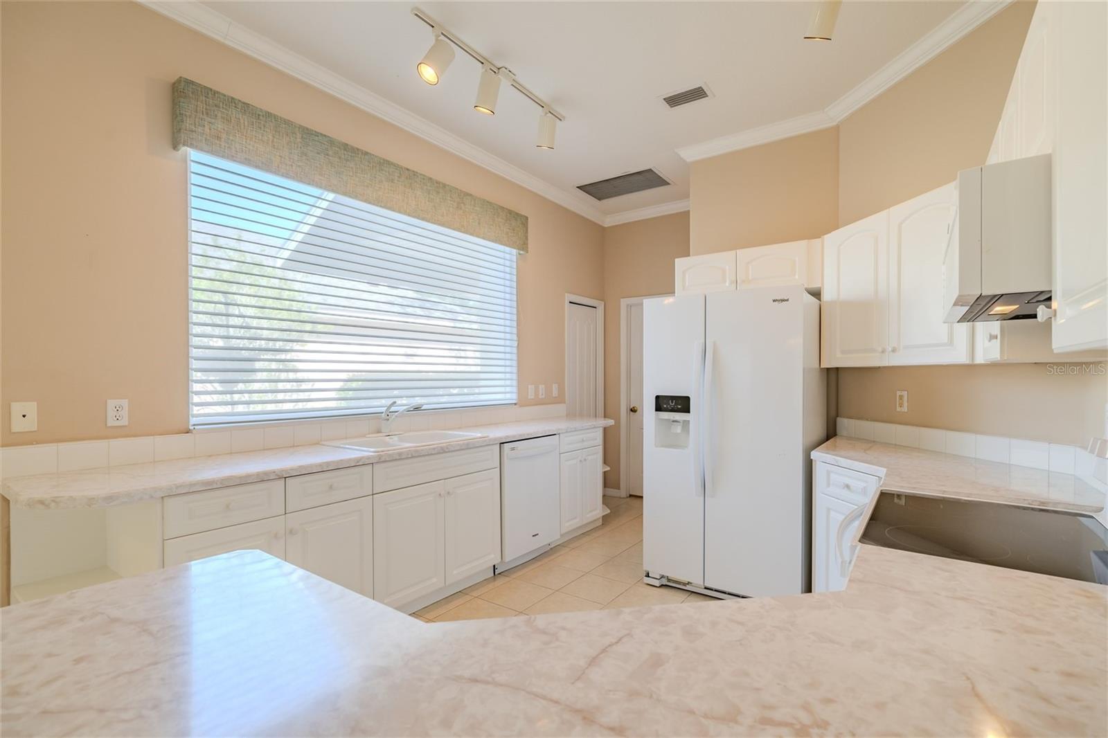 Image 13 of 34 For 14 Ibis Court N