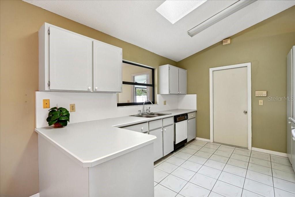 Image 20 of 27 For 20 Forsythe Lane