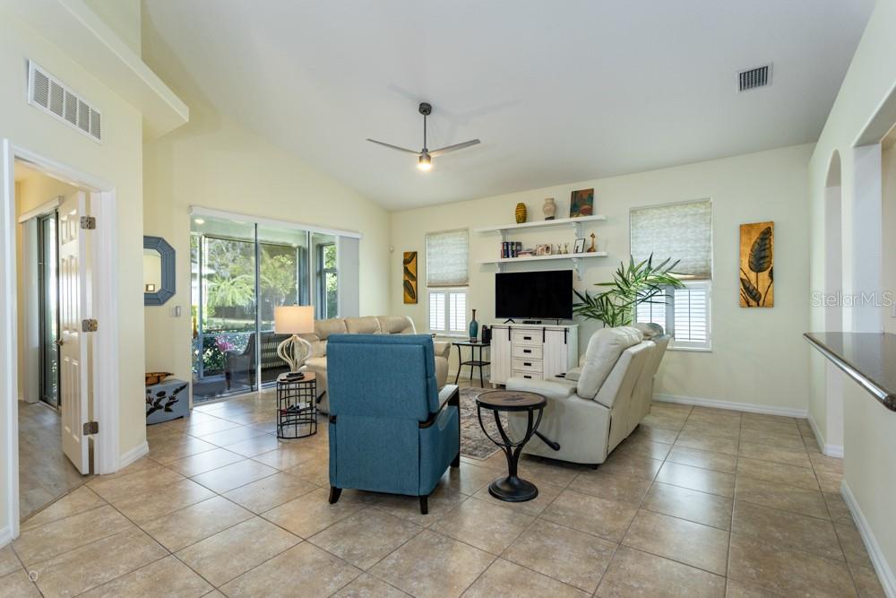 Listing photo id 9 for 150 Waterside Parkway