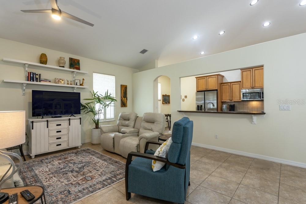 Listing photo id 10 for 150 Waterside Parkway