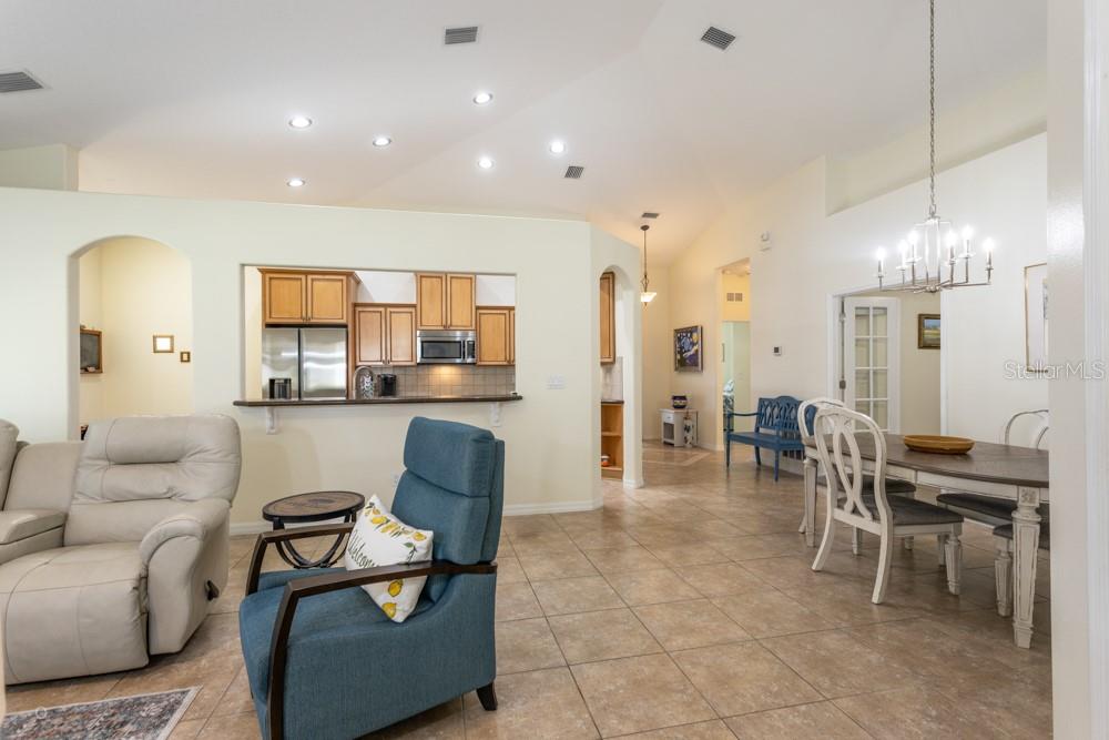 Listing photo id 11 for 150 Waterside Parkway