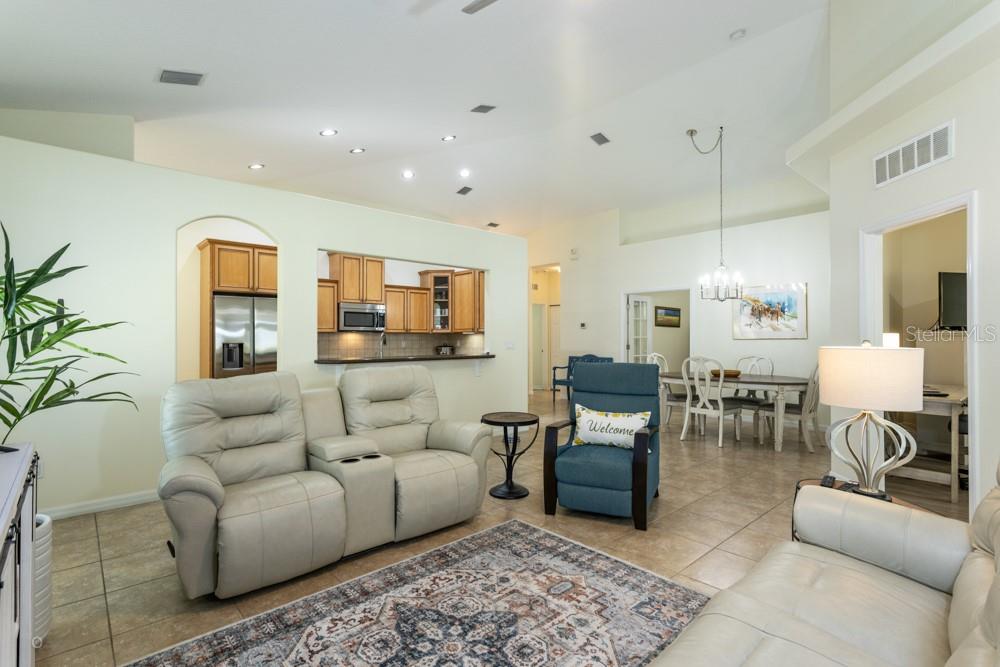 Listing photo id 12 for 150 Waterside Parkway