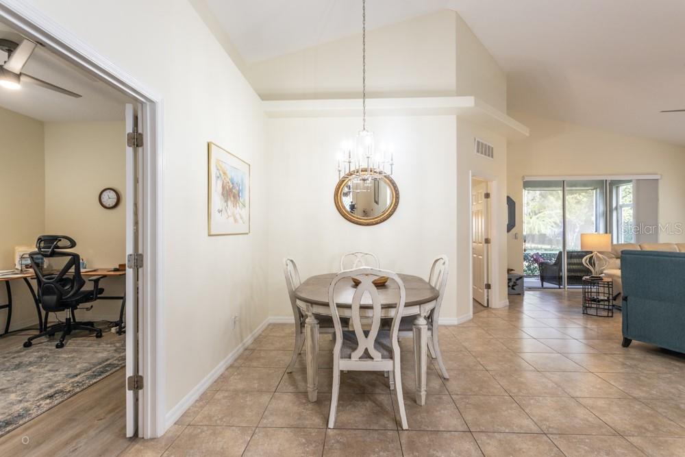 Listing photo id 14 for 150 Waterside Parkway