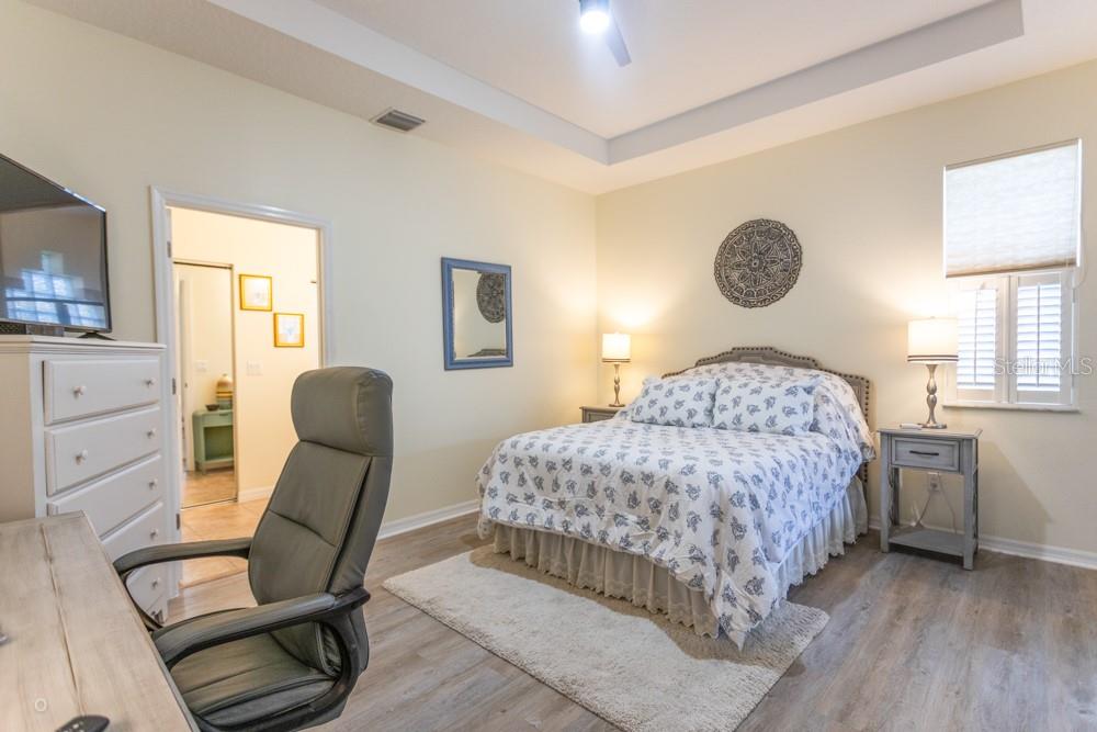 Listing photo id 16 for 150 Waterside Parkway