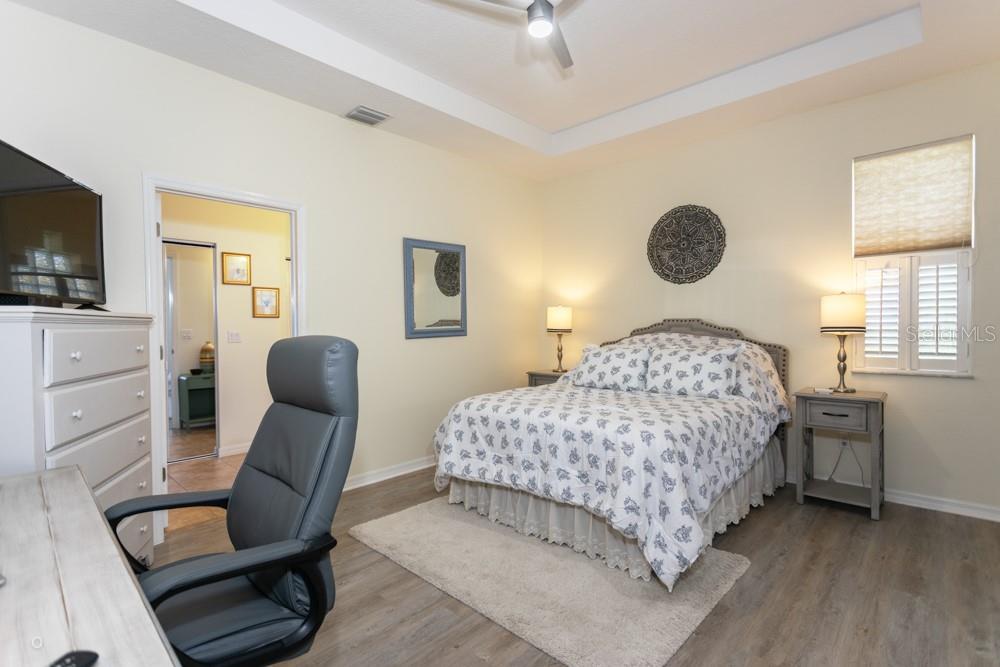 Listing photo id 17 for 150 Waterside Parkway