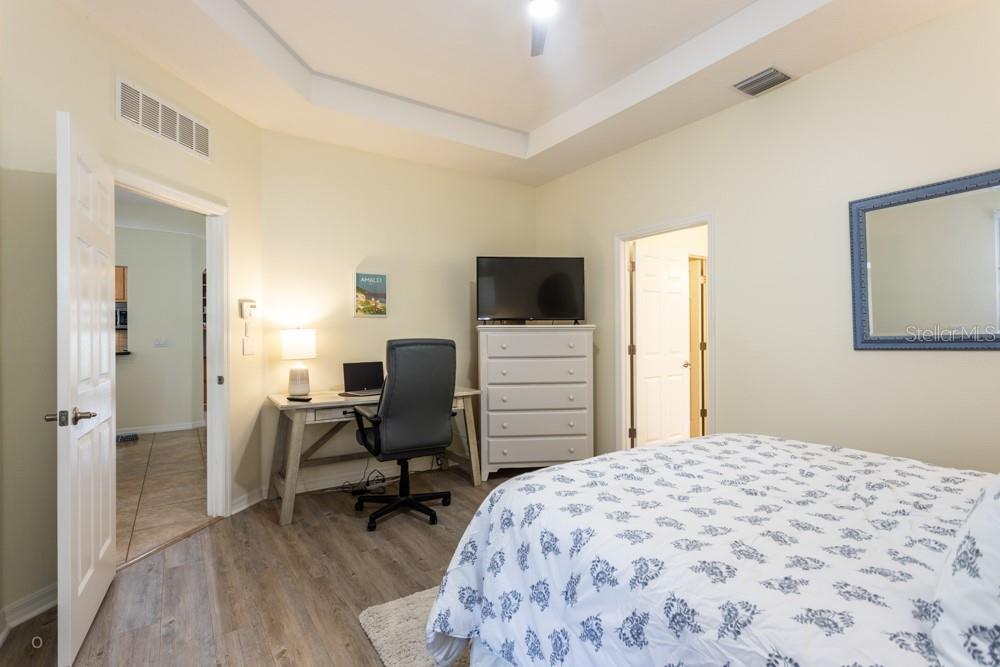 Listing photo id 18 for 150 Waterside Parkway