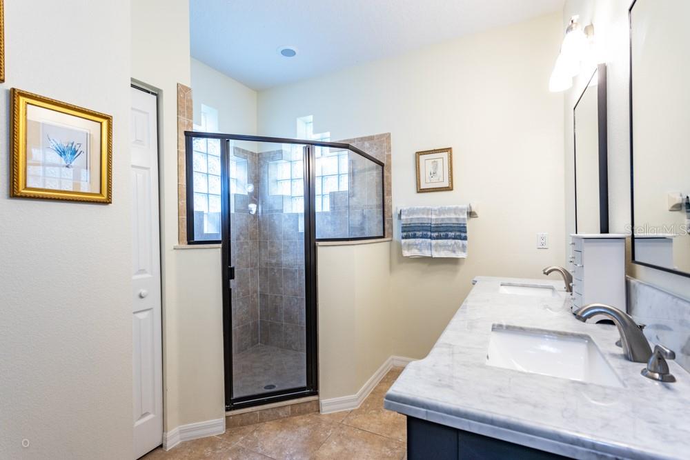 Listing photo id 21 for 150 Waterside Parkway