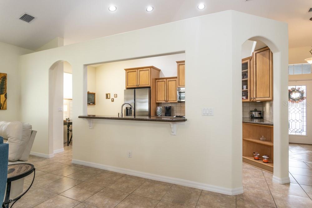 Listing photo id 4 for 150 Waterside Parkway