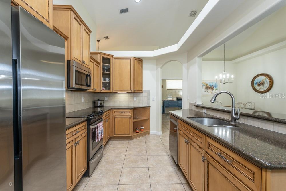 Listing photo id 7 for 150 Waterside Parkway