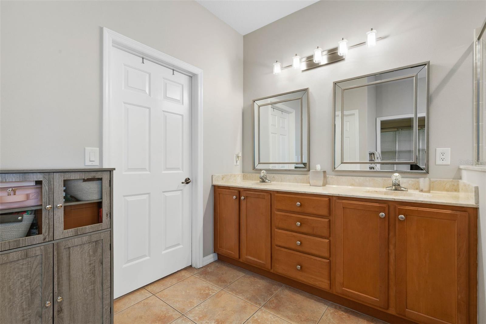 Image 24 of 55 For 21 Whitehall Court