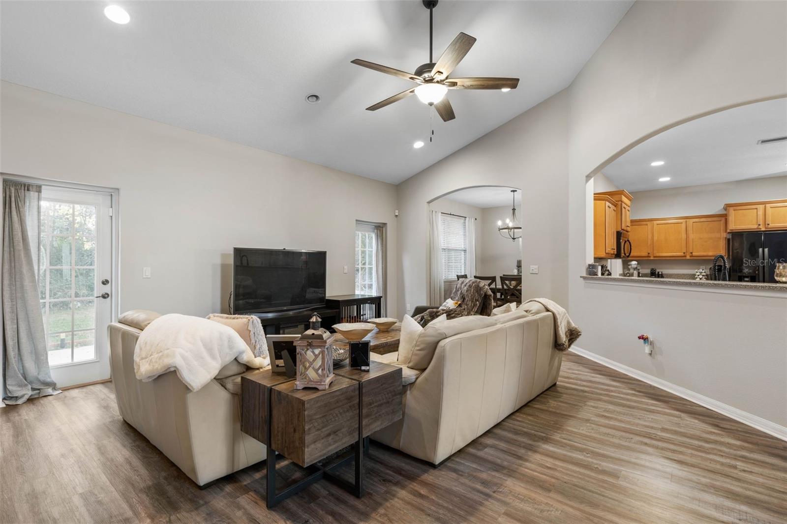 Image 6 of 55 For 21 Whitehall Court