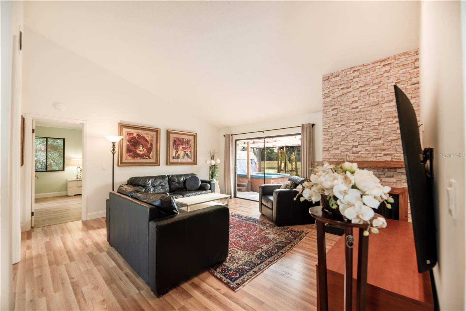 Image 9 of 71 For 340 Wellington Drive