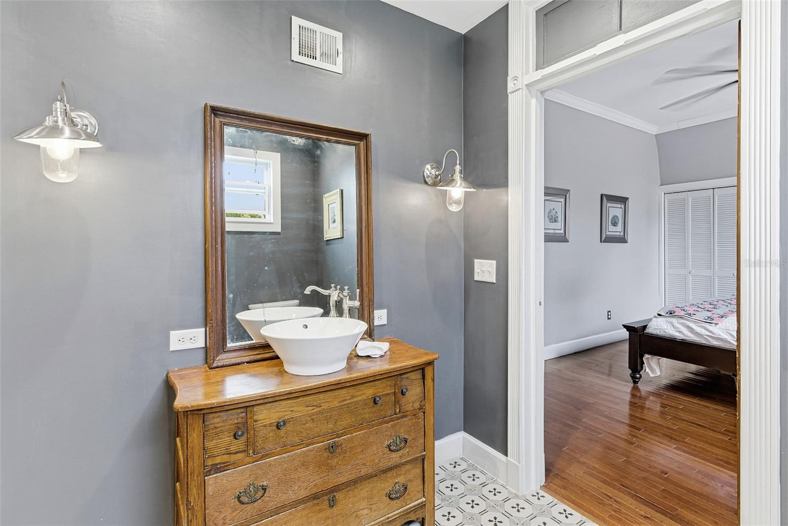 Image 20 of 51 For 60 Osceola Street