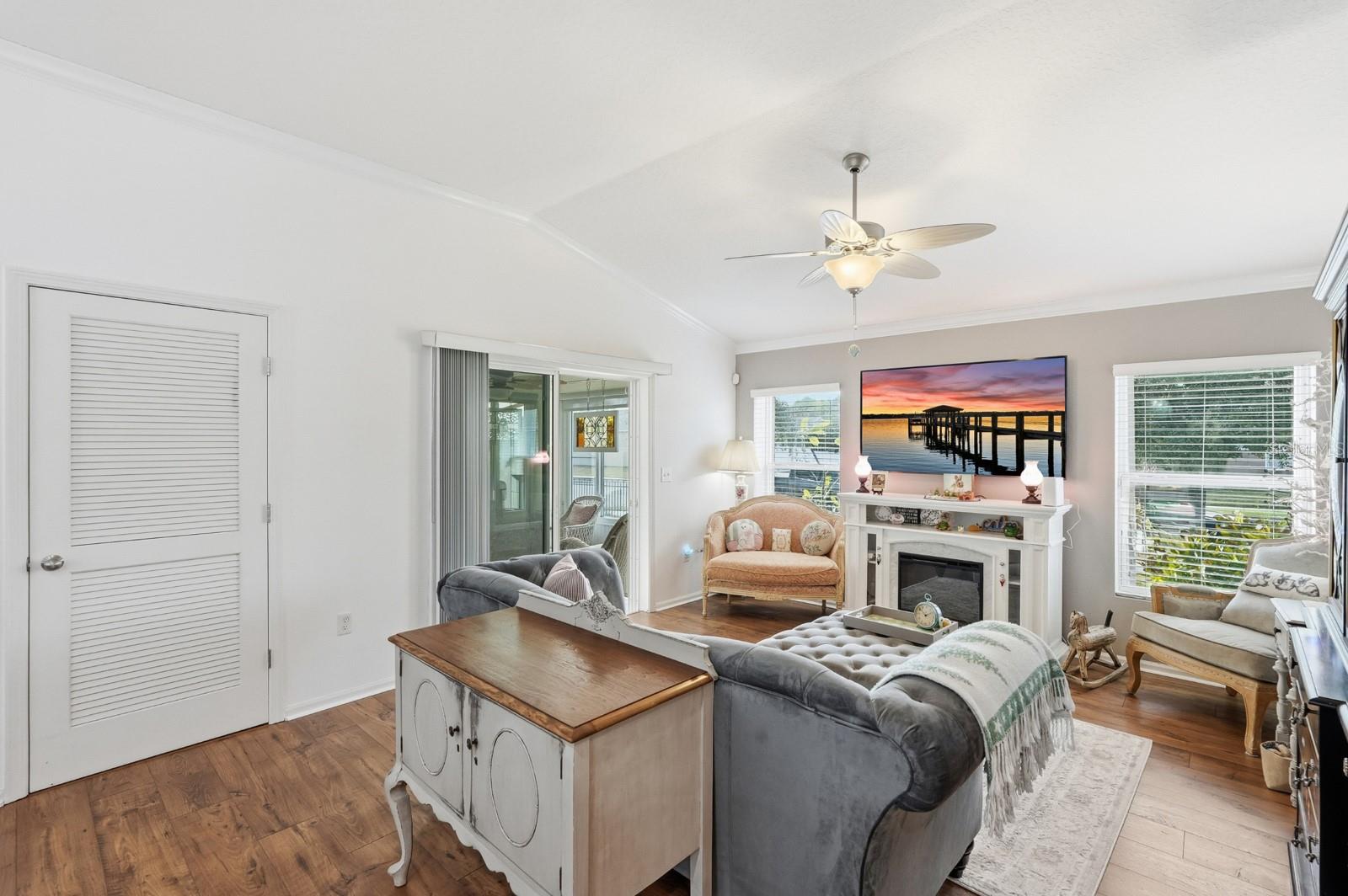 Image 10 of 52 For 3328 Marsili Avenue