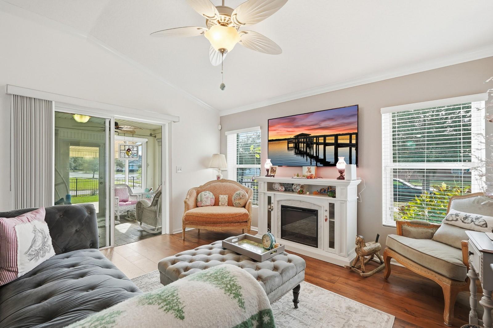 Image 14 of 52 For 3328 Marsili Avenue