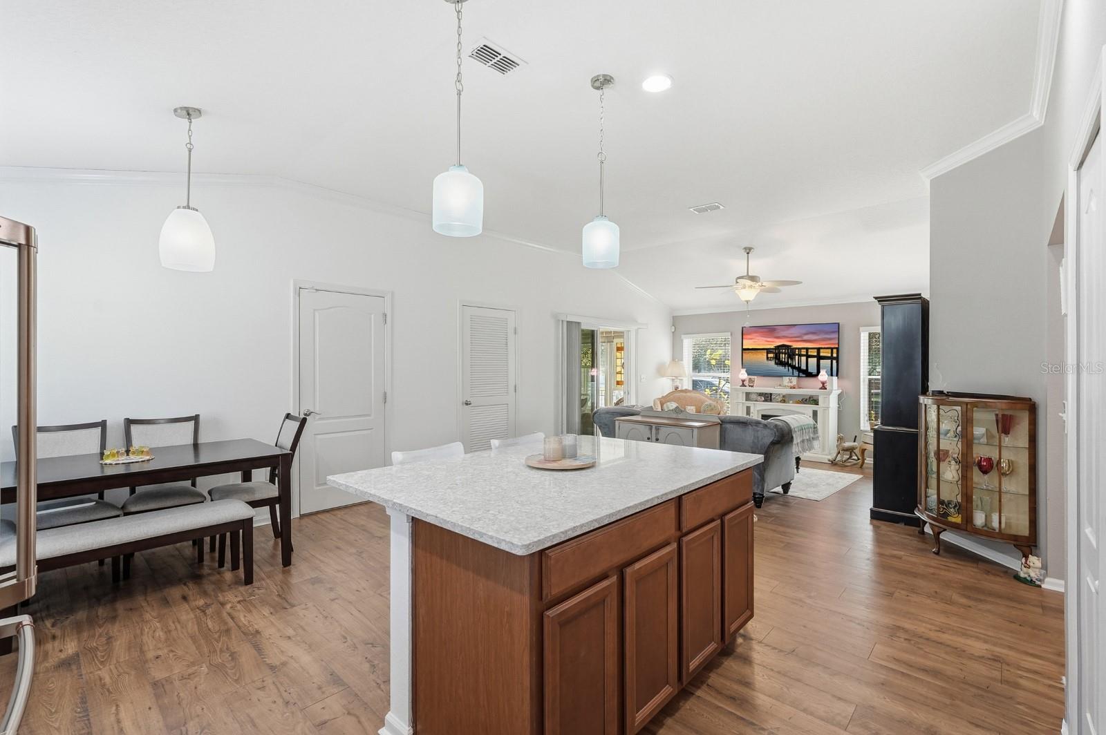 Image 19 of 52 For 3328 Marsili Avenue