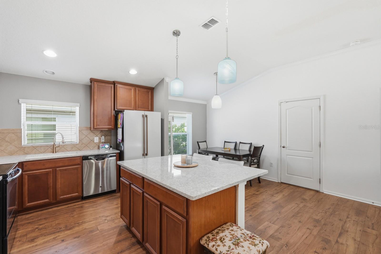 Image 20 of 52 For 3328 Marsili Avenue