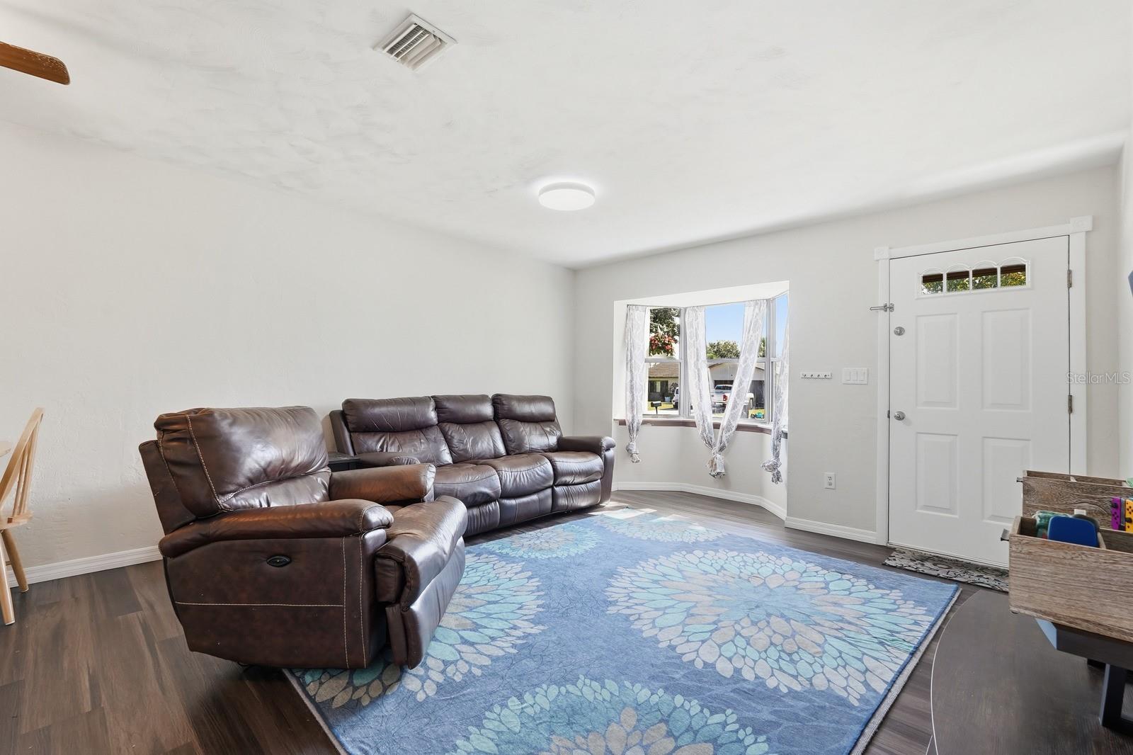 Image 16 of 45 For 1421 Dexter Drive