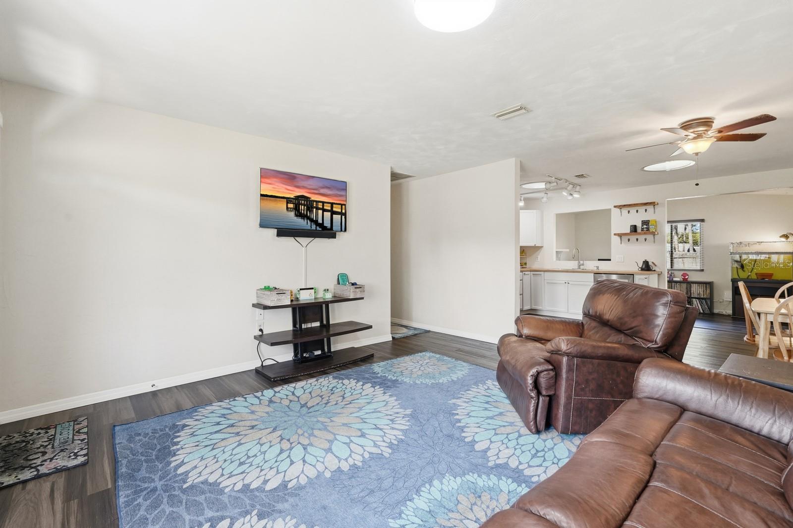 Image 18 of 45 For 1421 Dexter Drive