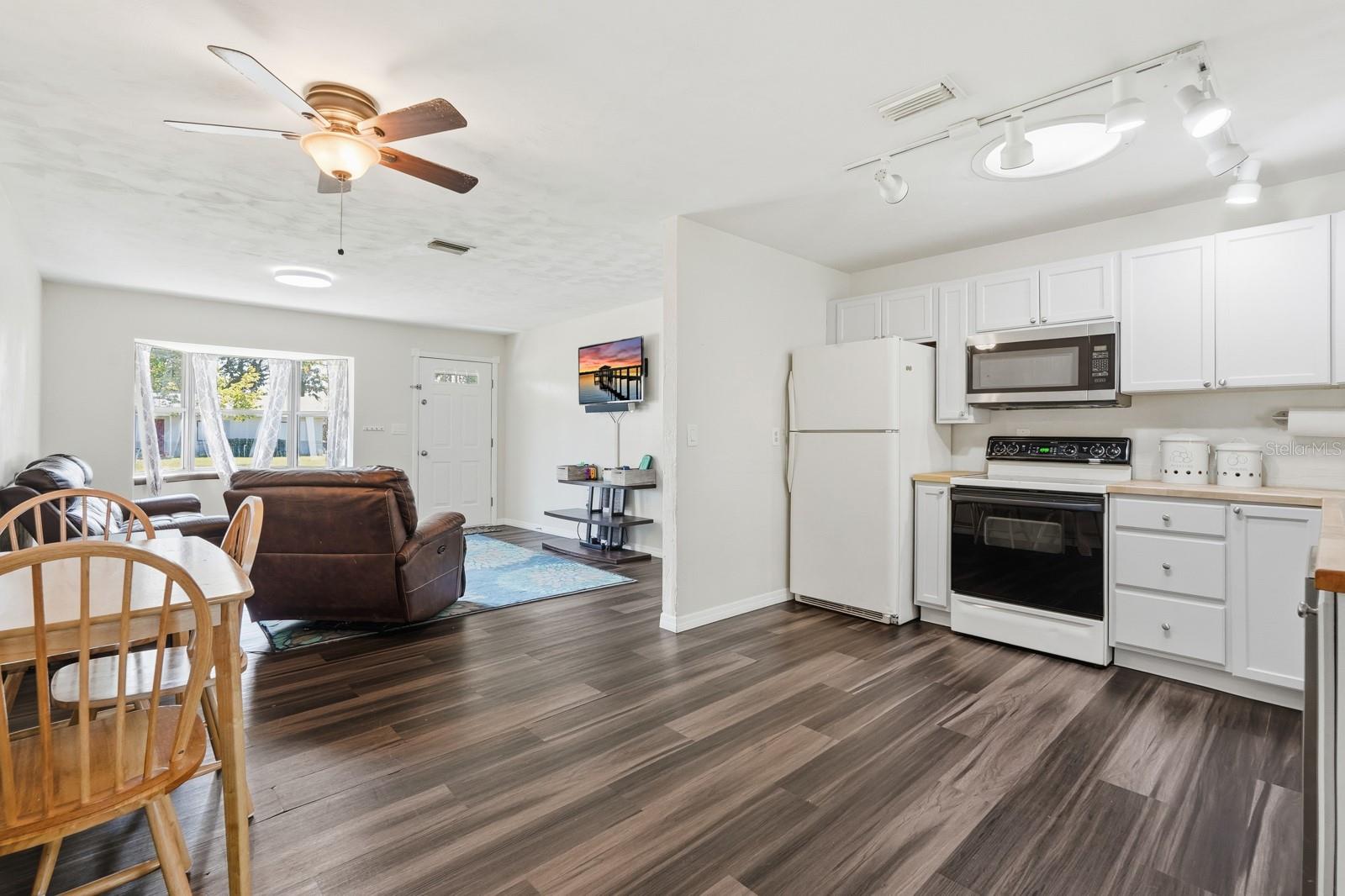 Image 21 of 45 For 1421 Dexter Drive