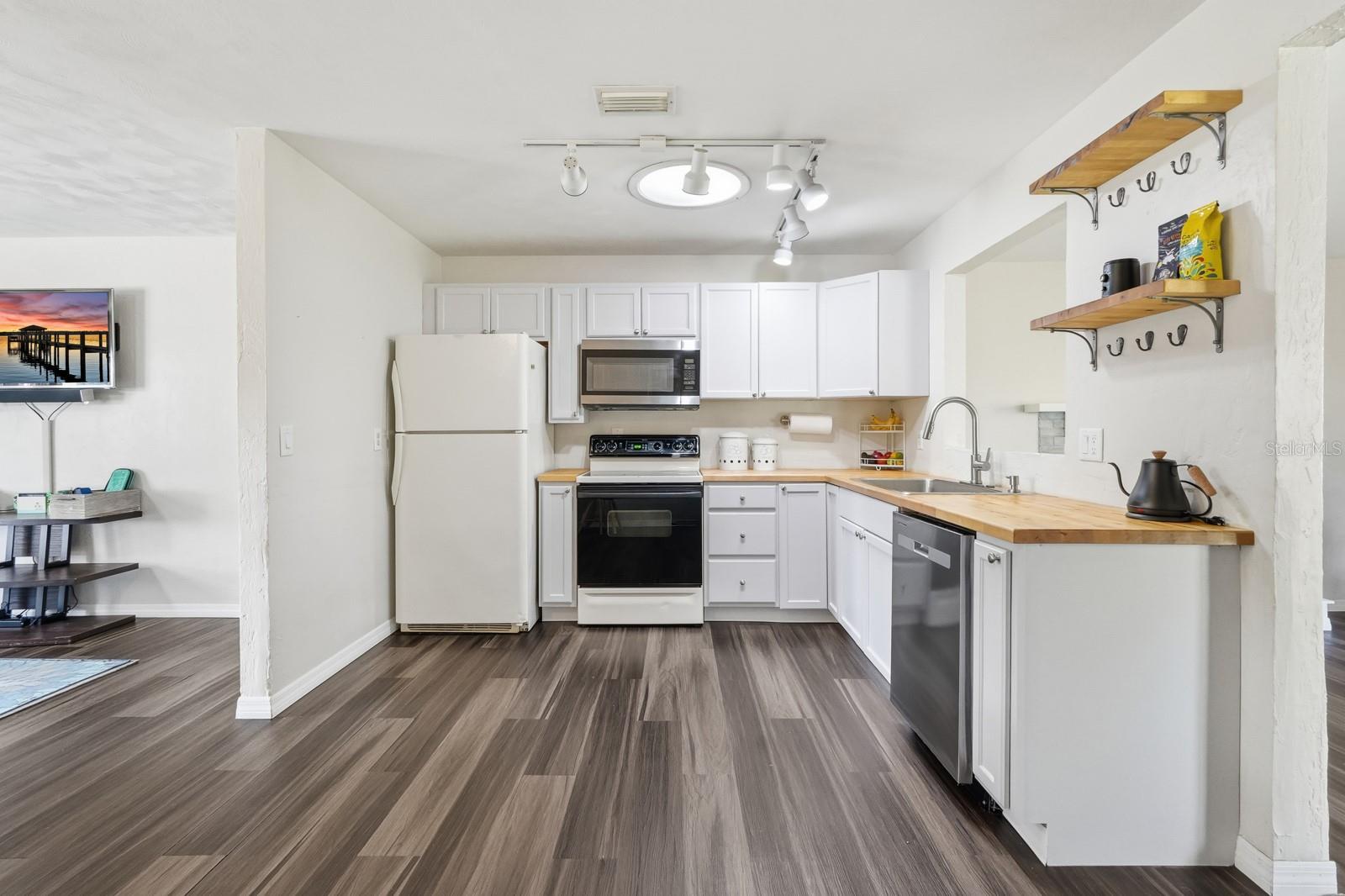 Image 22 of 45 For 1421 Dexter Drive