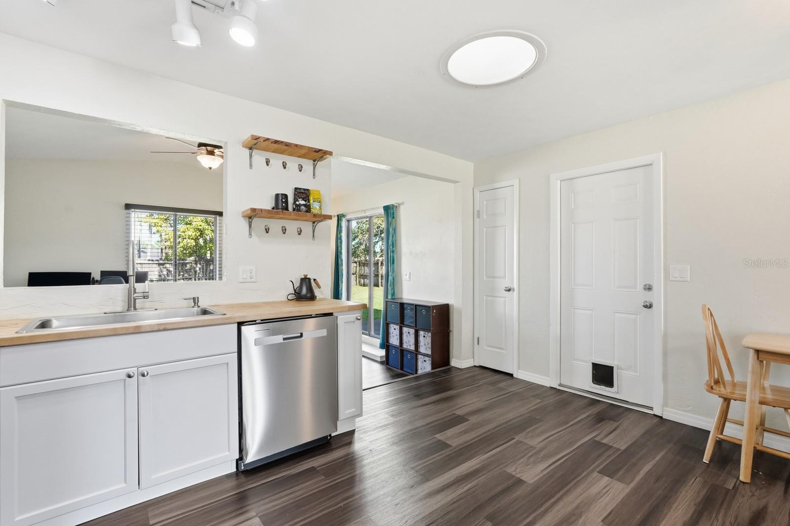 Image 23 of 45 For 1421 Dexter Drive