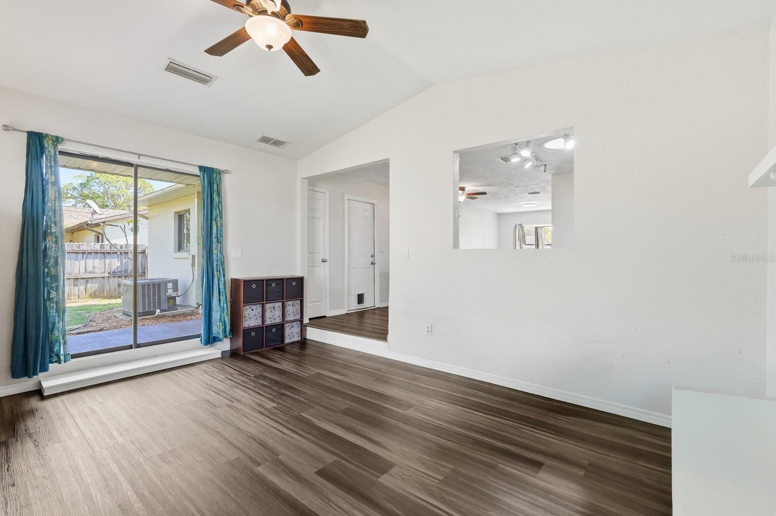 Image 29 of 45 For 1421 Dexter Drive