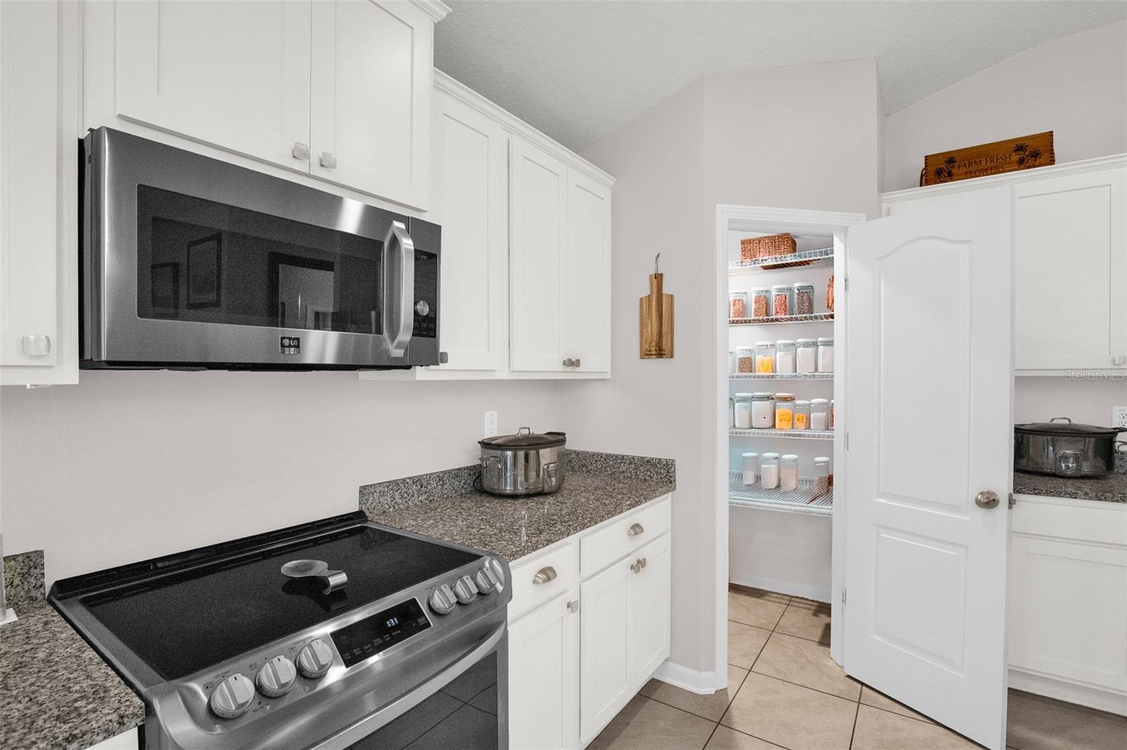 Image 14 of 57 For 56 Oakleaf Way