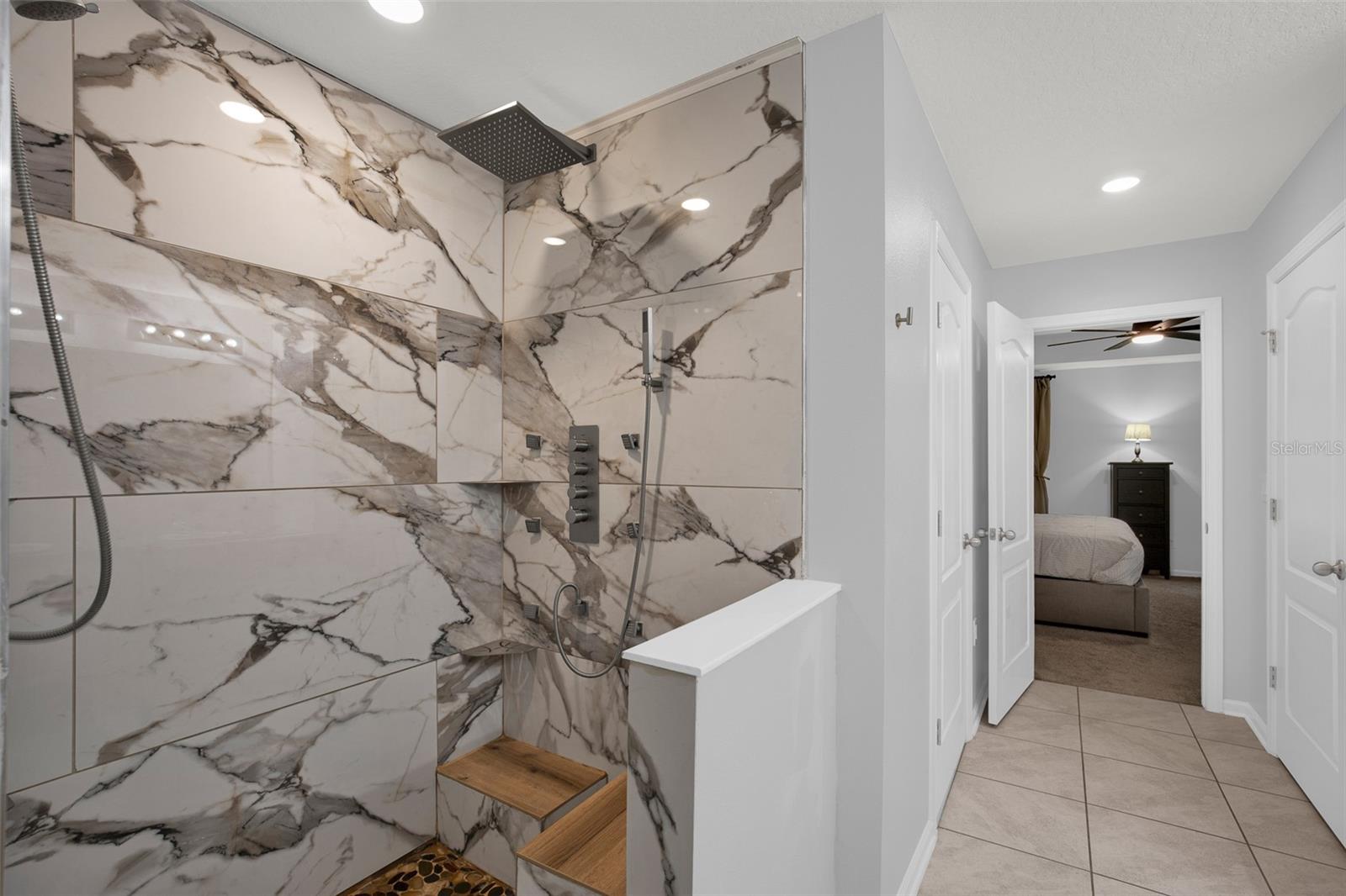 Image 25 of 57 For 56 Oakleaf Way