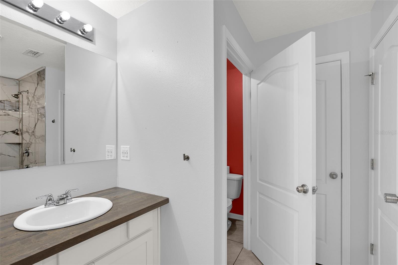 Image 26 of 57 For 56 Oakleaf Way